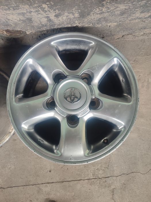 Продам  16 оригинальные диски на ланд Крузер 100