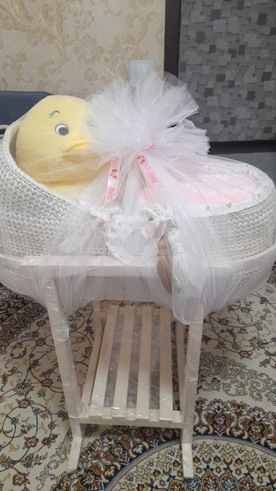 Lyulka qöl iwi töqilgan ichida körpacha bord va yastığı bn