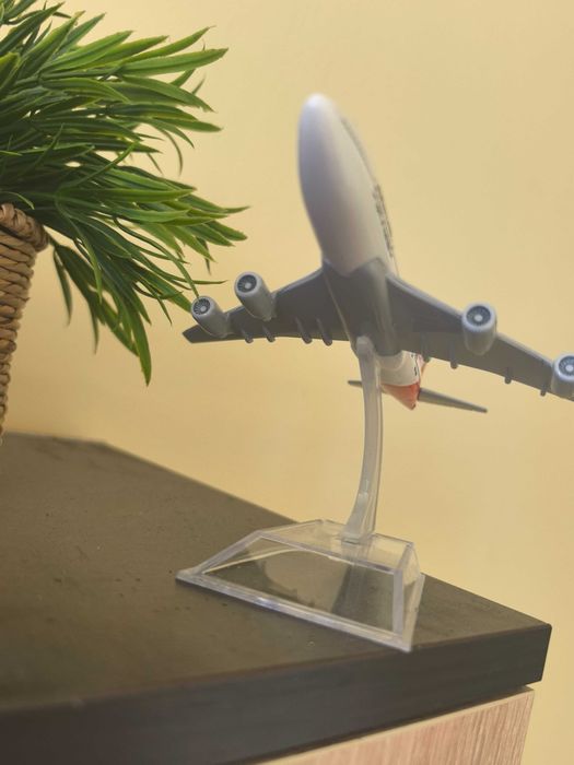 Модел на самолети 1:400