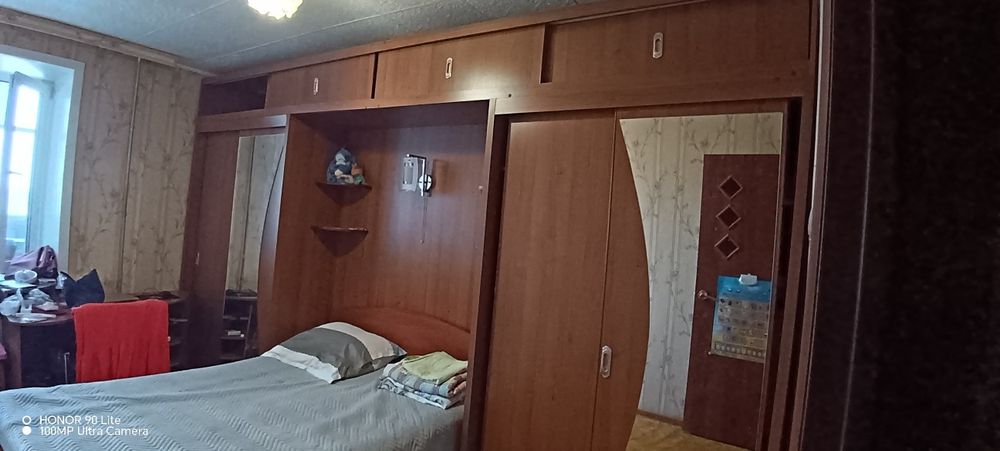 Продам спальный гарнитур