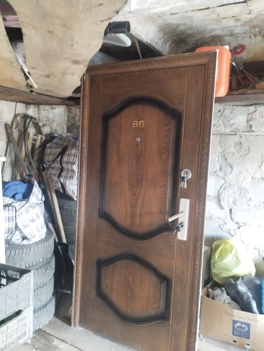 Продам входную дверь
