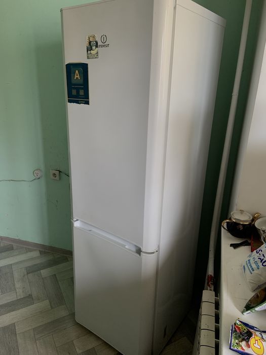 Продам холодильник