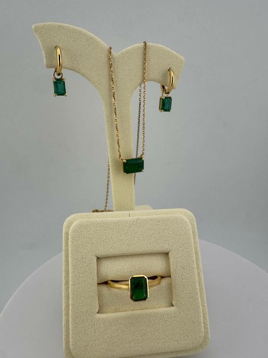 Продам кольцо Изумруд