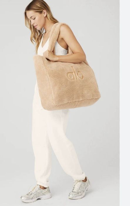 Alo yoga foxy Sherpa tote bag чанта