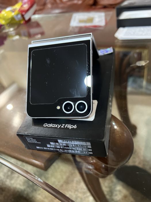 Samsung Galaxi Z Flip6