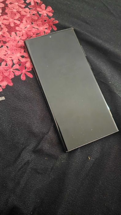 Samsung Galaxy S 22 Ultra без драскотина или дори петънце