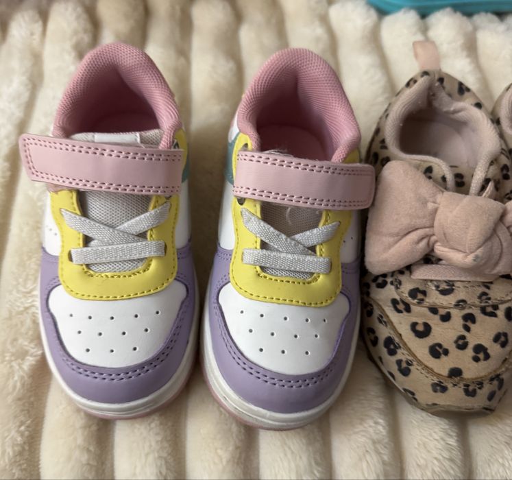 Adidasi fetite marimea 23 / 2-3 ani