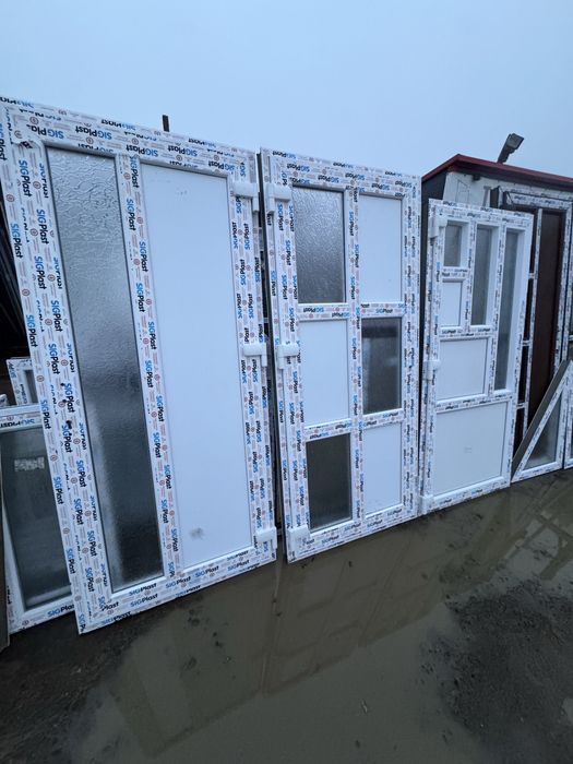 Vând usi pvc -ori ce marime