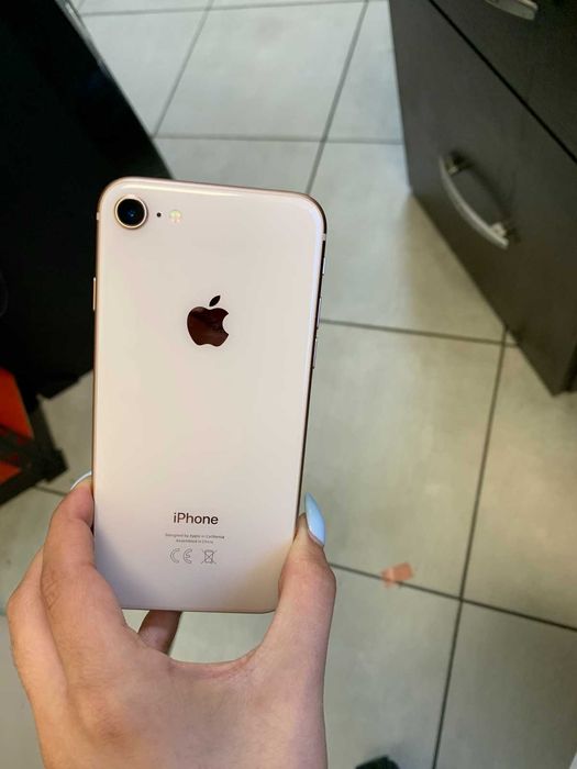 iPhone 8 • 64GB