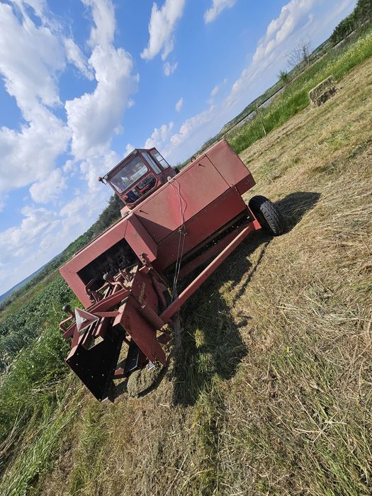 Vând presa New Holland 276