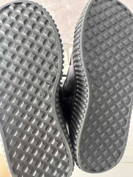 Продам детские ботинки