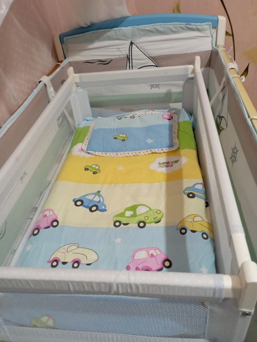 Кроватка детская с люлькой.