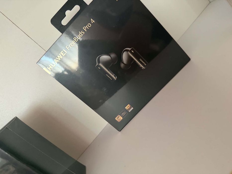 Безжични слушалки Huawei Buds 4 Pro ! Чисто нови неразопаковани!