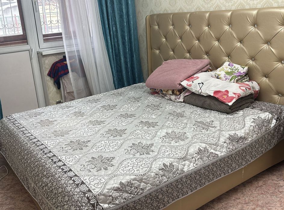 двуспальная кровать