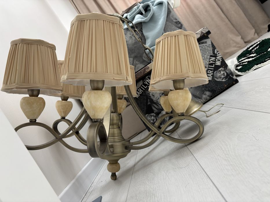 продается люстра