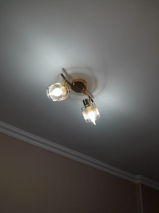 Продам двухрожковую люстру