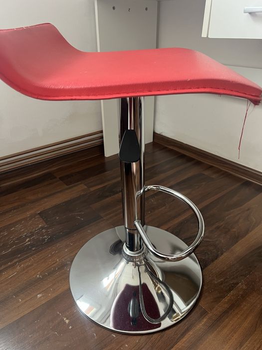 Vand birou plus oglinda( sau masa de machiaj) si scaun .