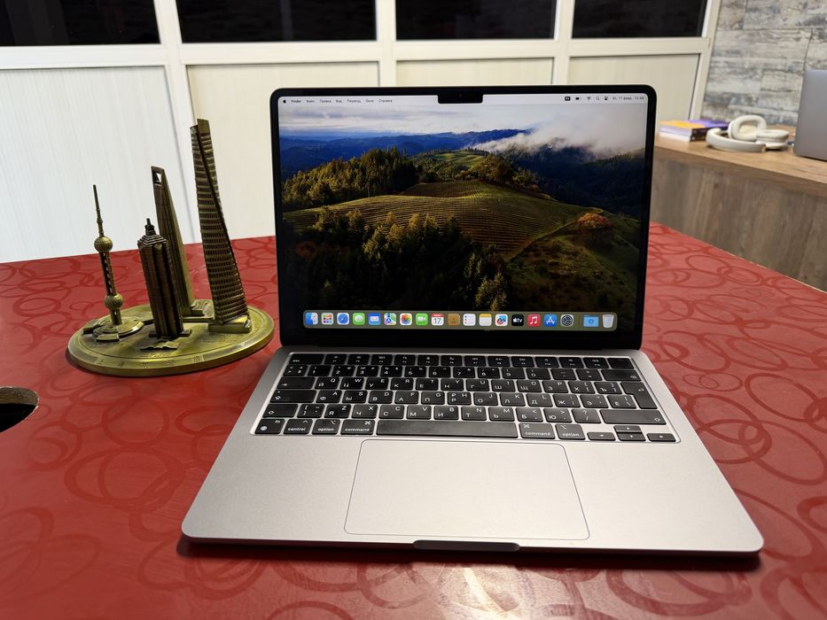 Macbook air M3 2025 8/256