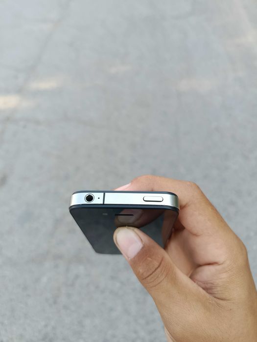 Айфон 4s в хорошем состоянии, работает