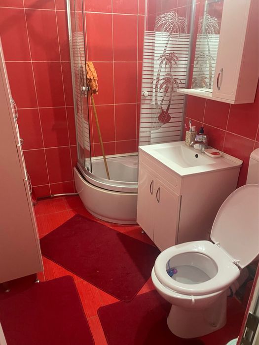 Vând apartament cu 2 camere , semidecomandat si mobilat