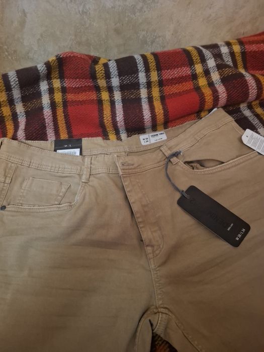 Нови бежави дънкови панталони