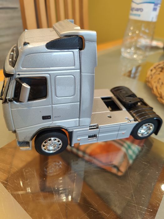 Модел Wely 1/32 Volvo FH12