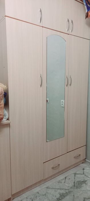 Срочно продается  шифонер и комод
