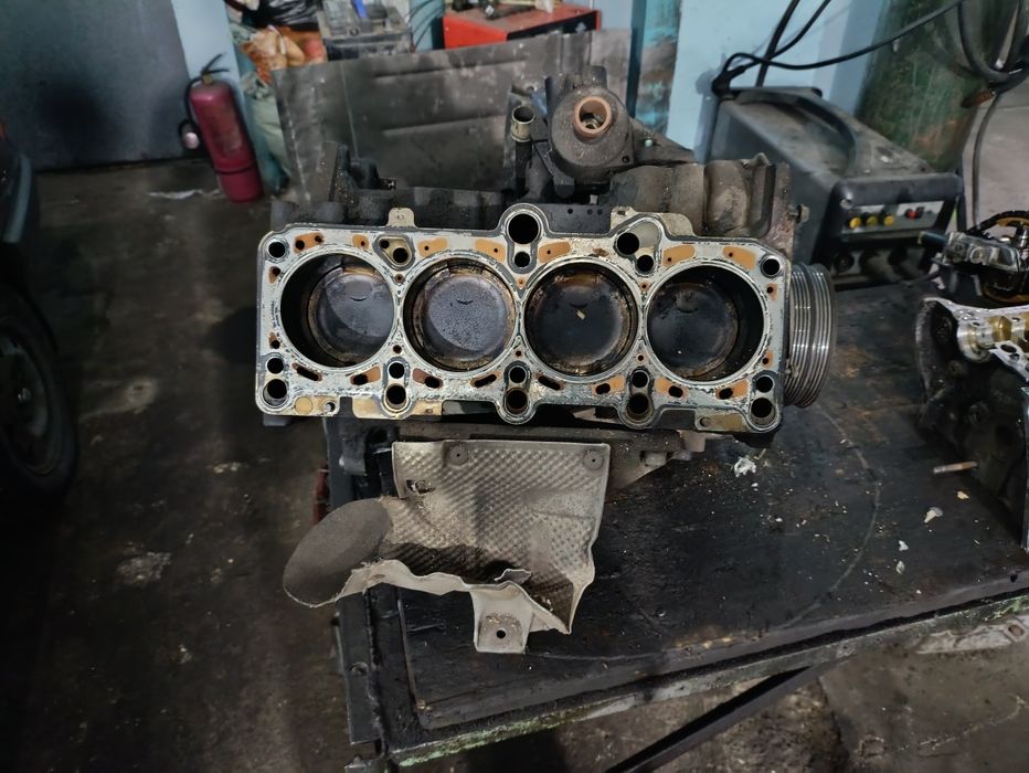 Двигатель по запчестям  Ауди -Фольксваген.