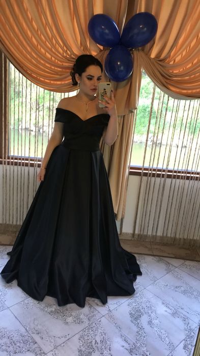 Черна бална рокля