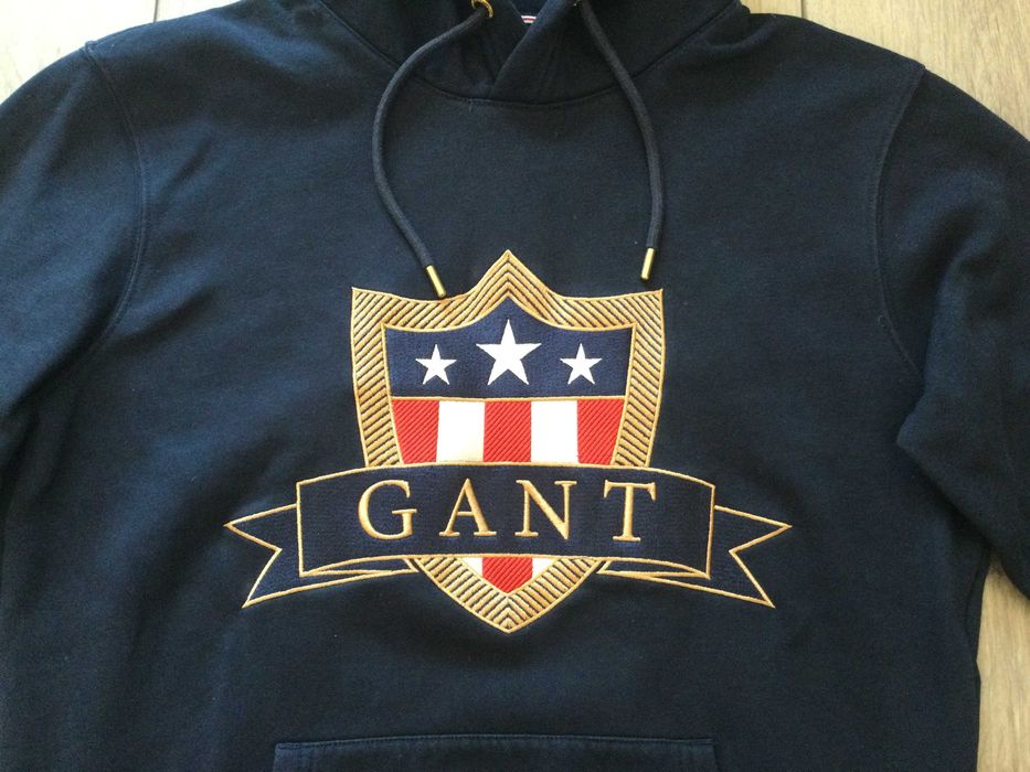 НОВ оригинален тъмно син памучен бродиран суичър GANT размер M от САЩ