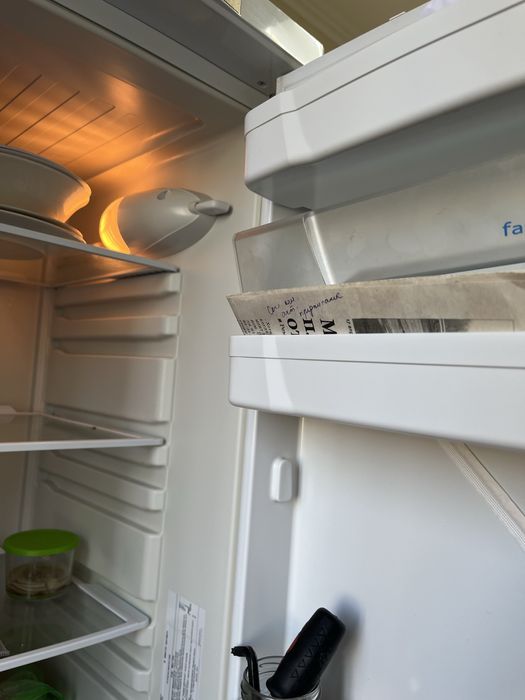 Продам холодильник Indezit