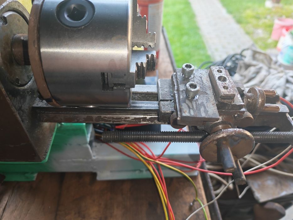 Mini strung atenție la detalii