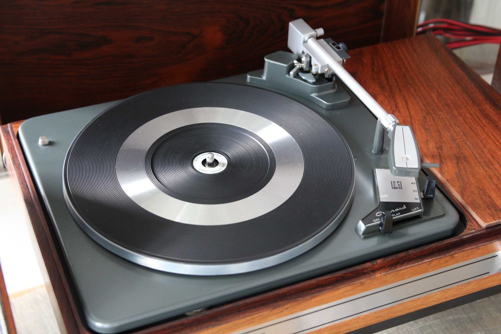 Arena GF 1225 cu pick-up Garrard SP 25 MK II si boxe Seas K 72