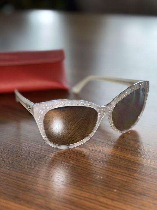 Дамски очила Guess- котешко око