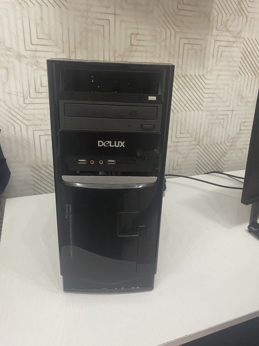 Рабочий офисный компьютер работает все