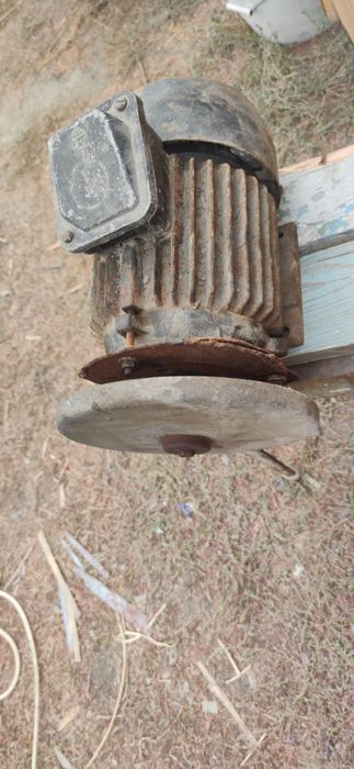 электродвигатель