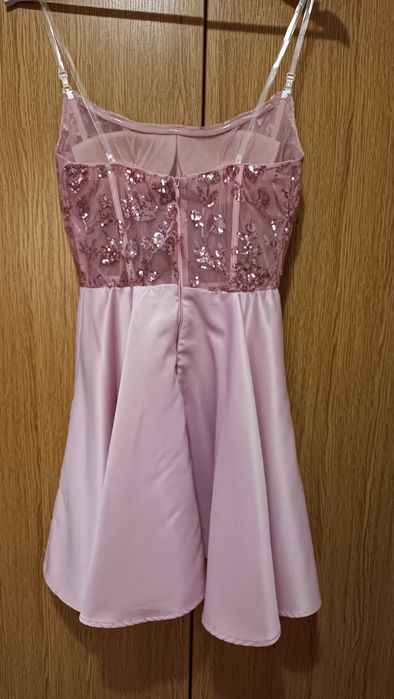 Елегантна рокля в розово