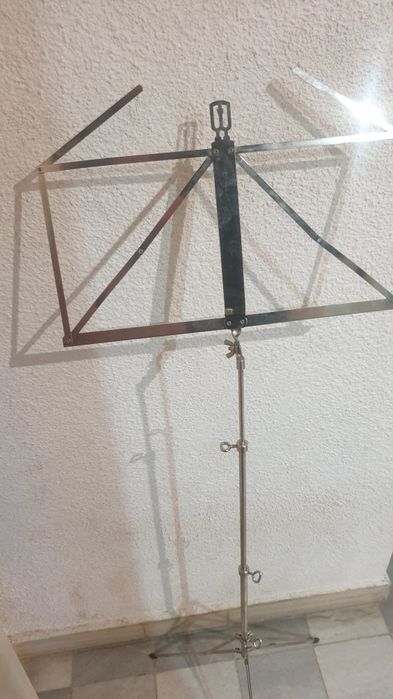 Двустранна хармоника Weltmeister и .Проф. немска стойка за ноти