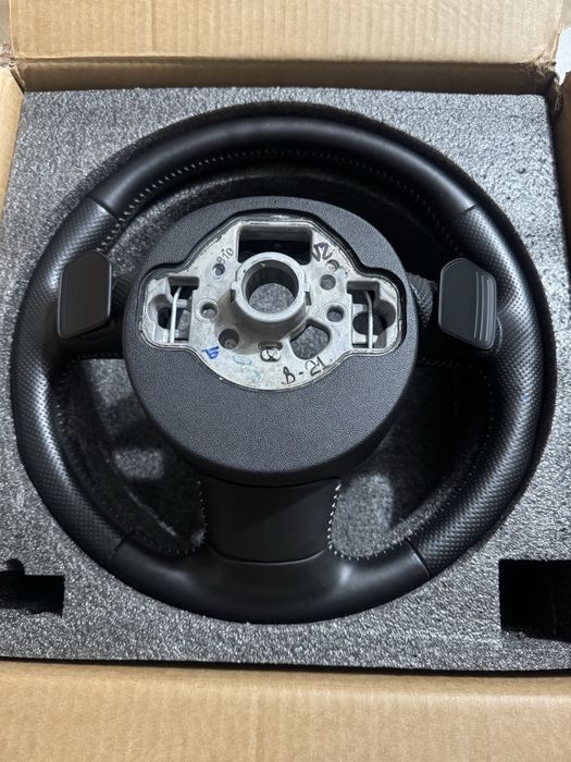 Vând Volan Sline Cu padeleAudi  A7 C7  In stare Excelentă