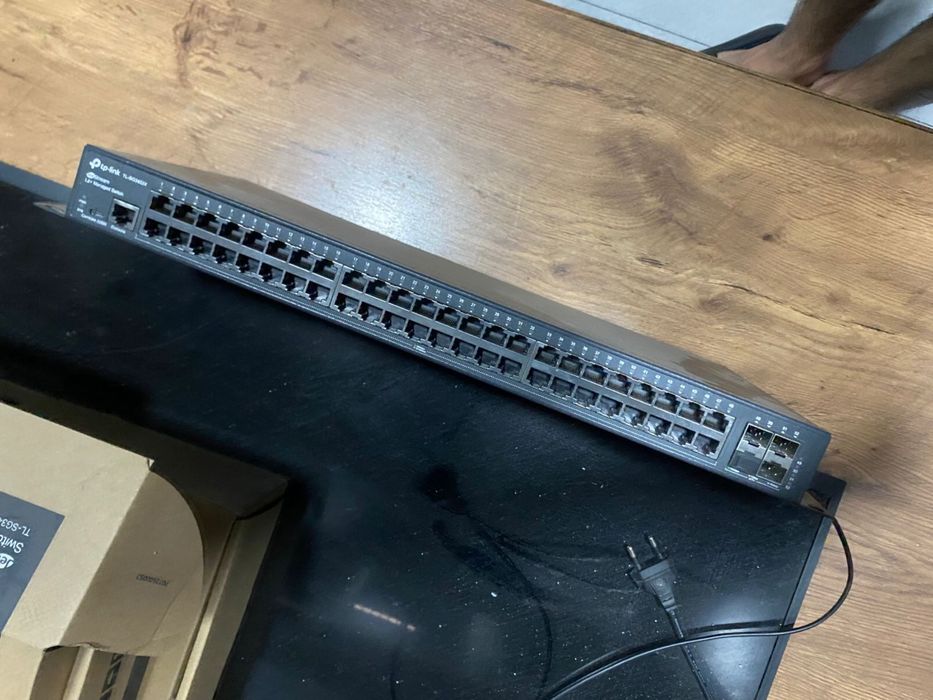 Продам коммутатор 48 портовый TP-Link