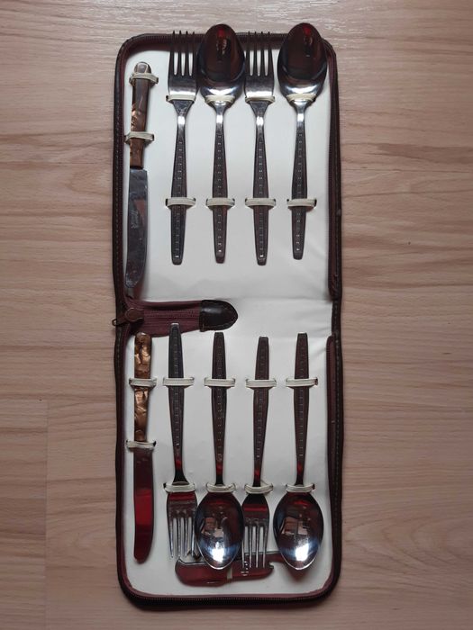 Комплект-вилици,лъжици и нож "ВТ" в стилен несесер,ретро
