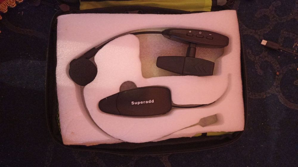 Saksafon mikrafon stoyka sotiladi srochni