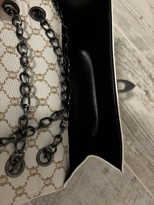 Чантичка чанта бежова кафява бяла