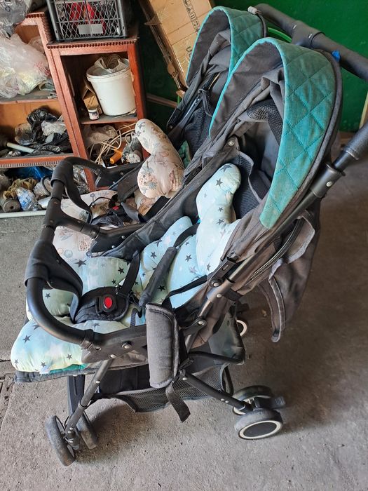 Коляска двойняшек