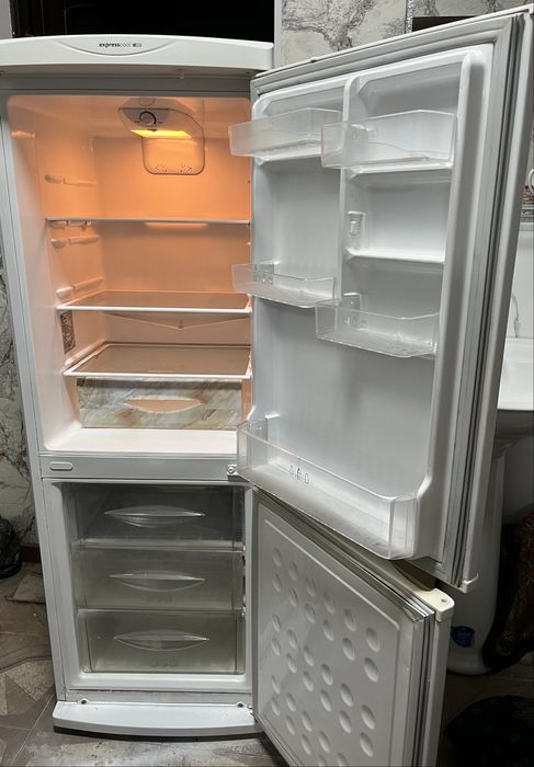 Продам холодильник