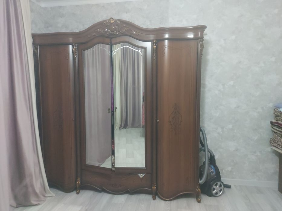 Продам спальный гарнитур