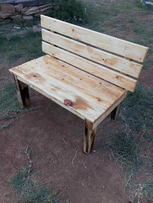 Дървена пейка за двор и градина