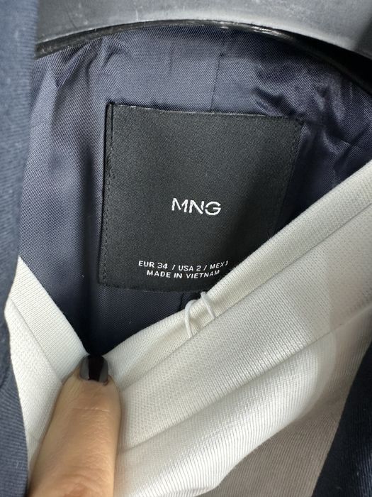 MANGO дамско тъмносиньо сако