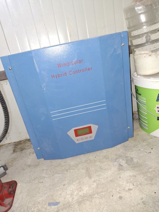 Regulator eoliana hibrid si cu panouri solare 2kw