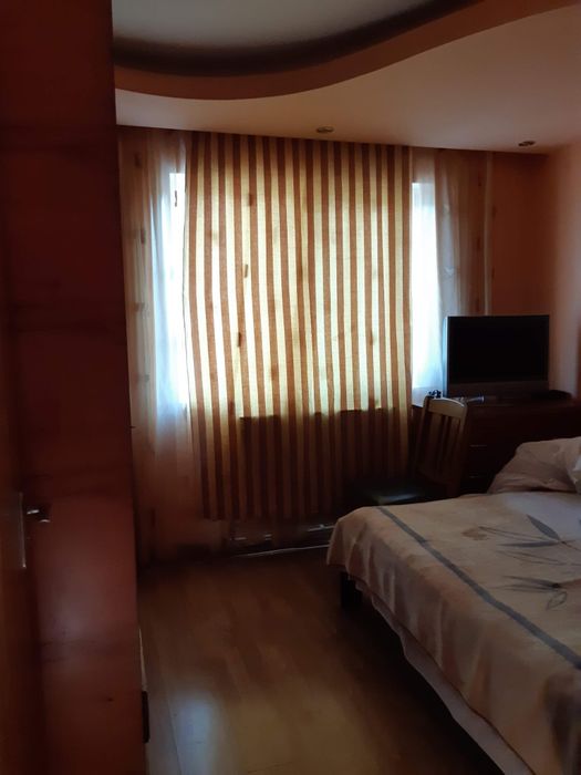 Apartament 4 camere semidecomandat